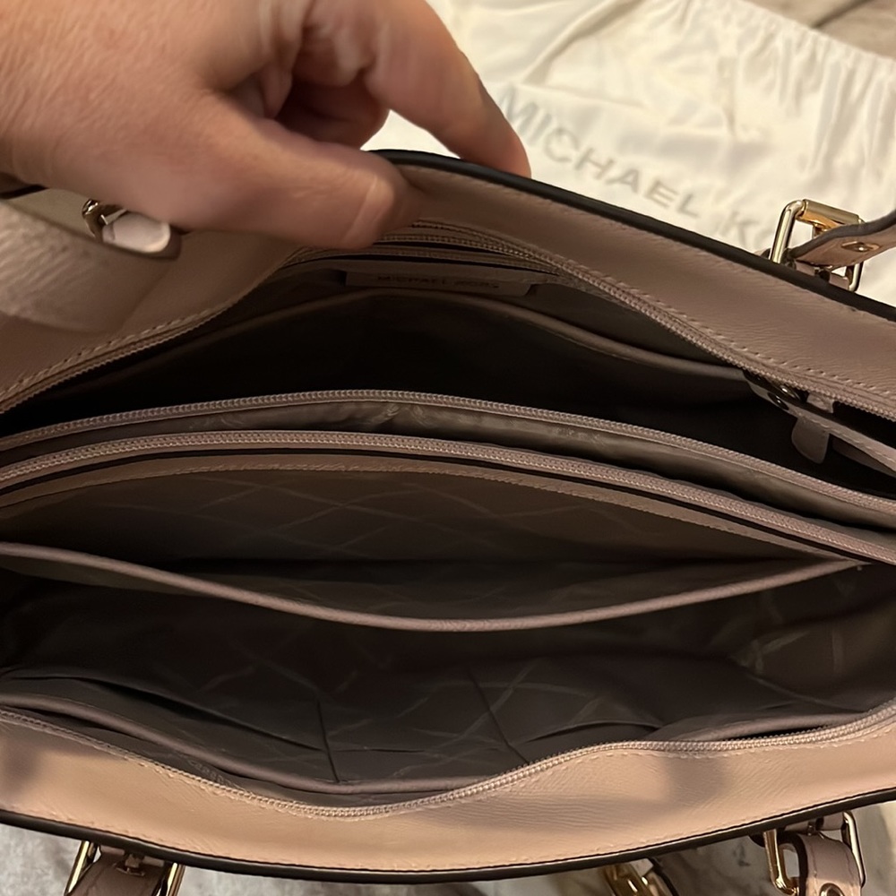 Michael Kors bag - Picture 3 of 8